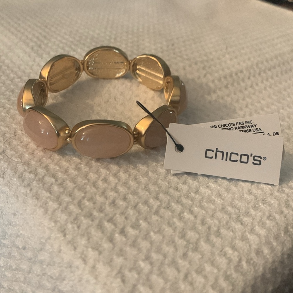 NWT Chico’s pink stone/gold frame stretch bracelet